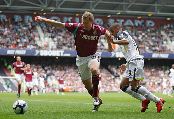 他们背后的 他们背后的